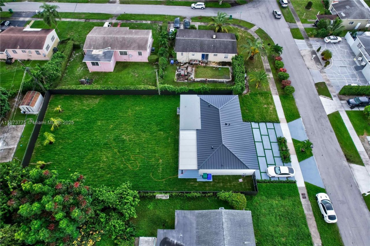 1011 NW 89th St, Miami, FL 33150 Photo