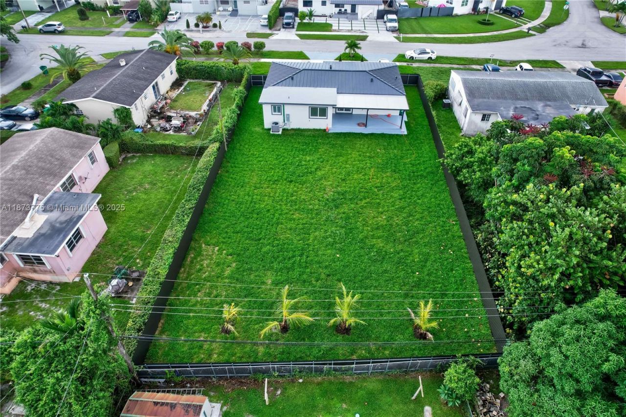 1011 NW 89th St, Miami, FL 33150 Photo