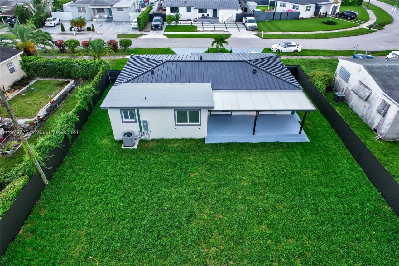 1011 NW 89th St, Miami, FL 33150 Photo