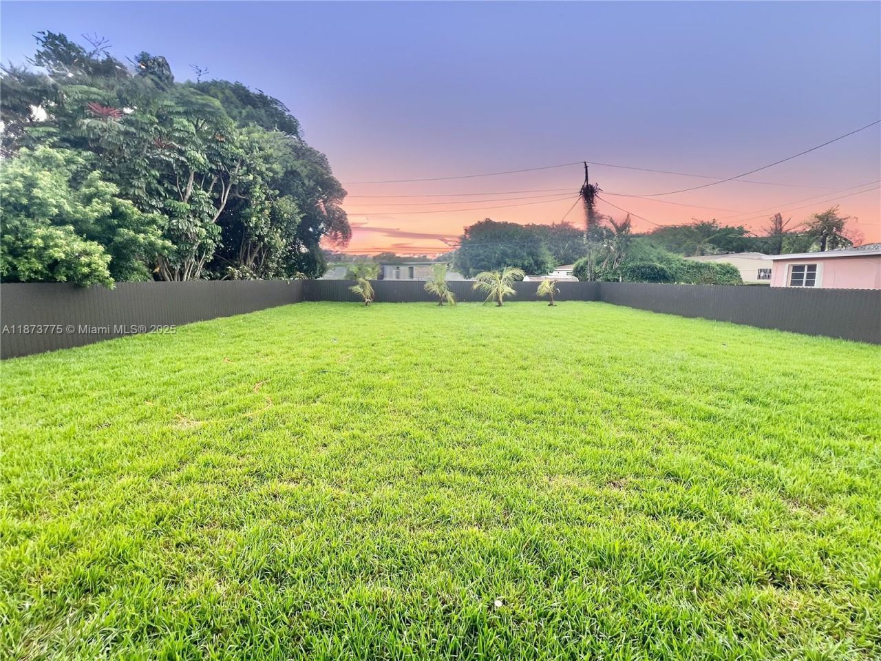 1011 NW 89th St, Miami, FL 33150 Photo