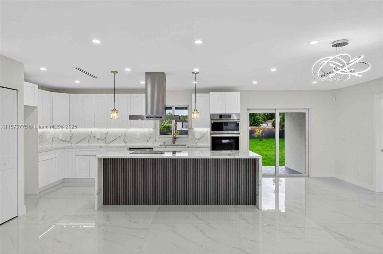 1011 NW 89th St, Miami, FL 33150 Photo