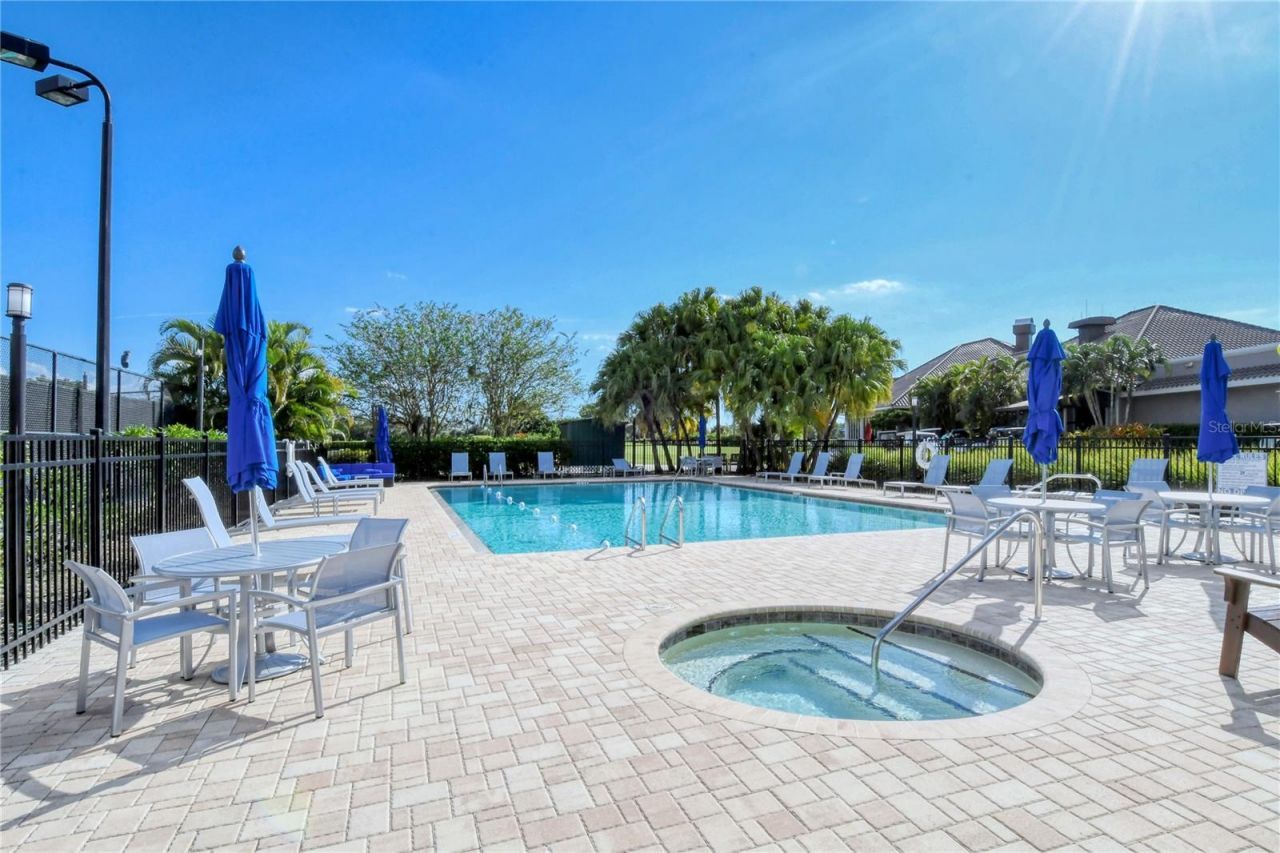 9641 Castle Point Drive, Unit 1215, Sarasota, FL 34238 Photo