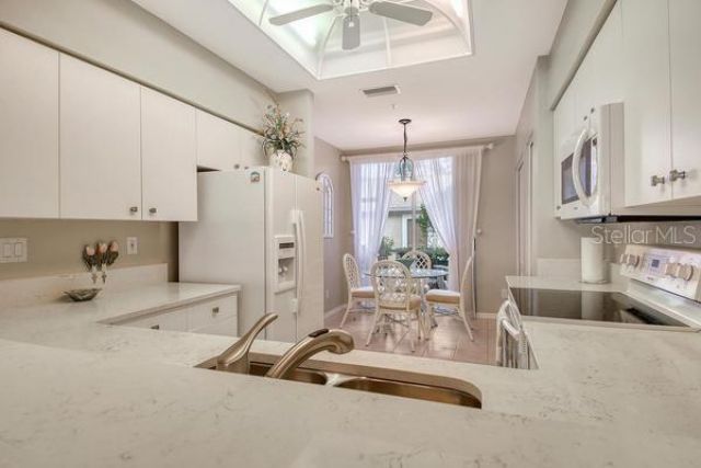 9641 Castle Point Drive, Unit 1215, Sarasota, FL 34238 Photo