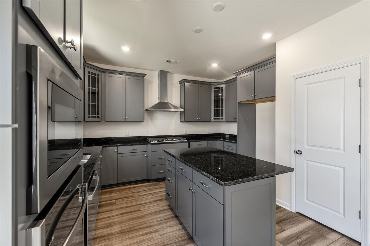 109 Shingle Oak Drive Photo 14