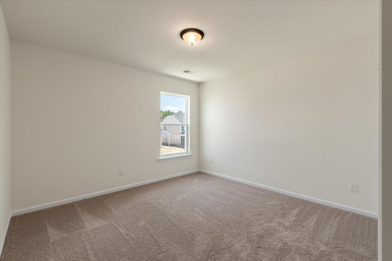 109 Shingle Oak Drive Photo 32