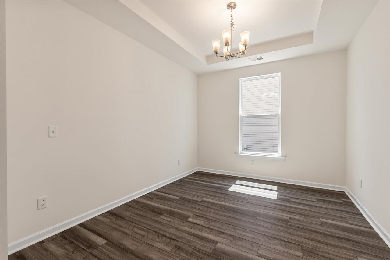 109 Shingle Oak Drive Photo 8