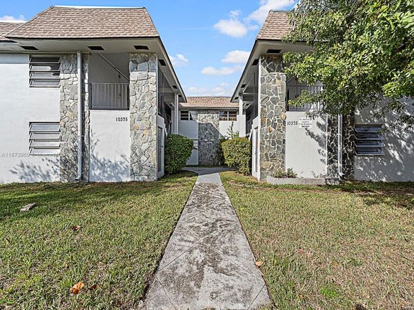 10305 SW 40th St, Miami, FL 33165