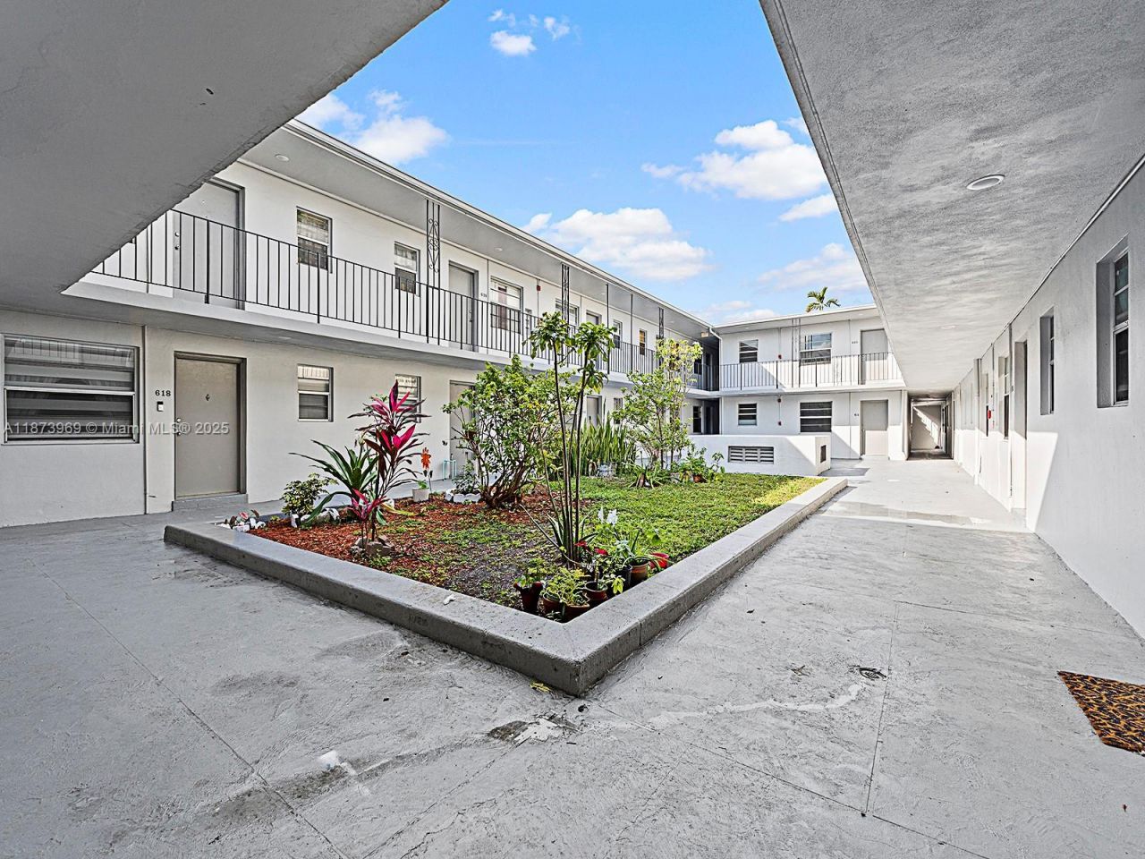10305 SW 40th St, Miami, FL 33165 Photo