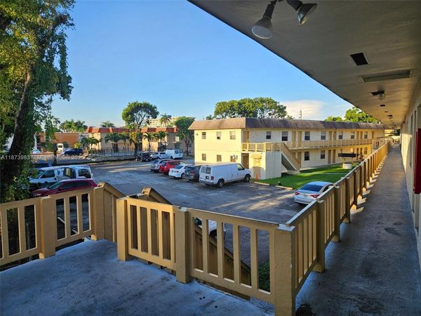 1077 NW 45th Ave, Miami, FL 33126