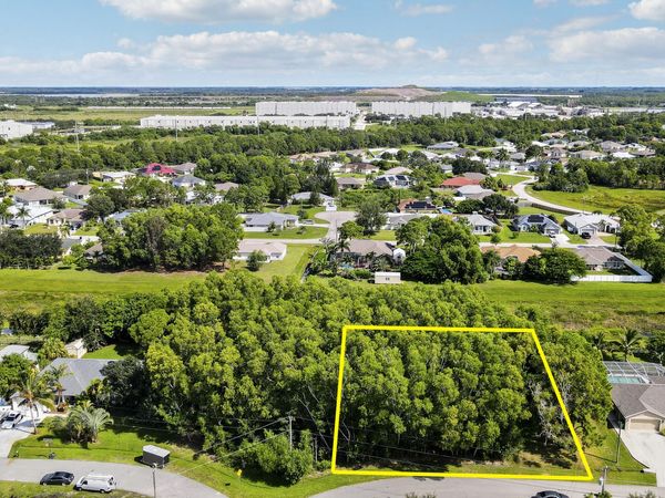 5488 NW Boydga Avenue, Port Saint Lucie, FL 34986