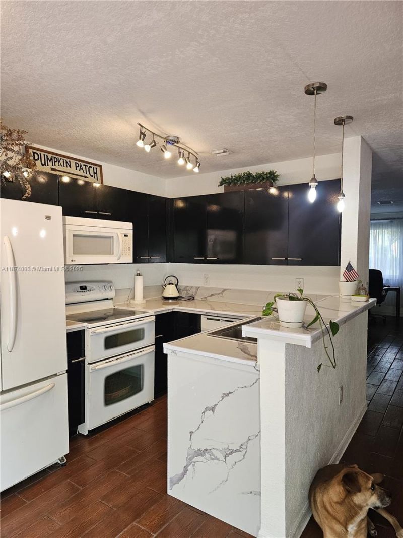 126 Hidden Ct Rd, Unit 27-D, Hollywood, FL 33023 Photo