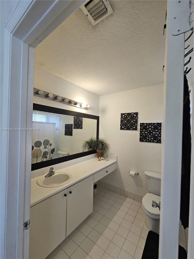 126 Hidden Ct Rd, Unit 27-D, Hollywood, FL 33023 Photo