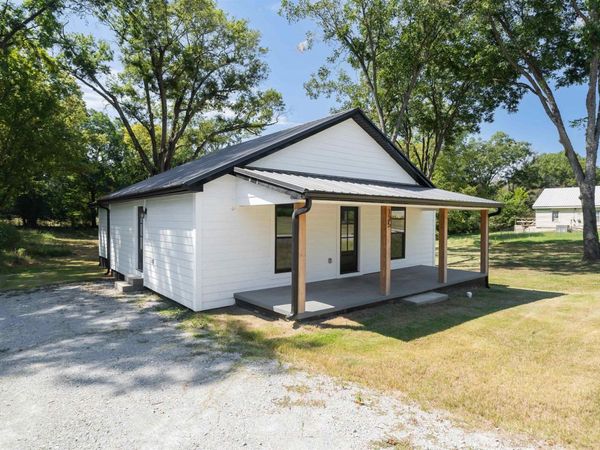 135 W THIRD ST, Henderson, TN 38340