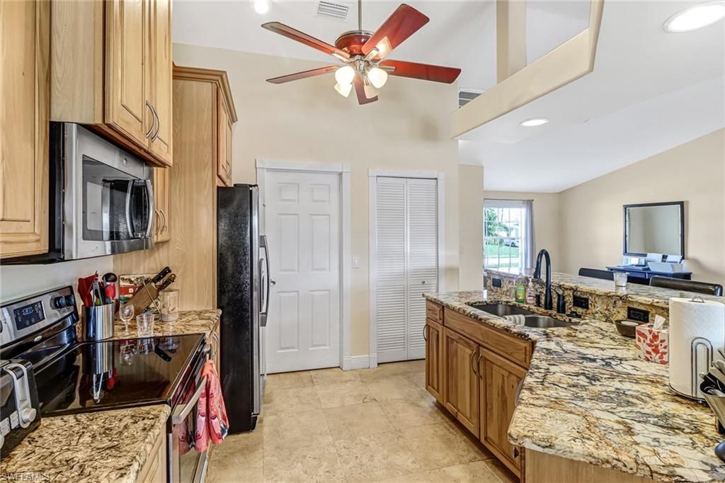 930 SW 37th Ter, Cape Coral, FL 33914 Photo