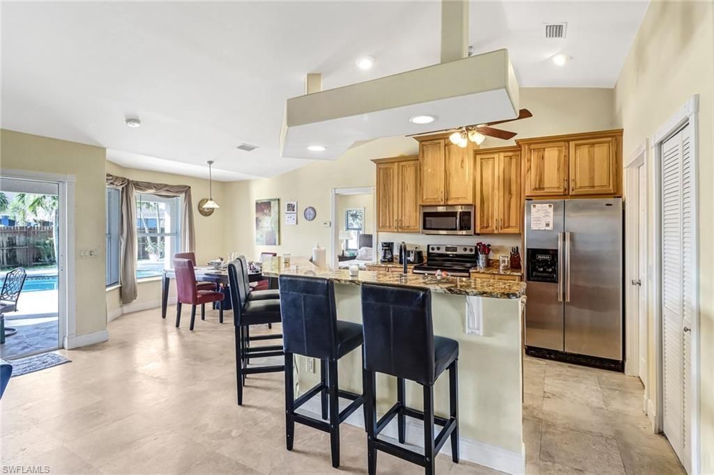 930 SW 37th Ter, Cape Coral, FL 33914 Photo