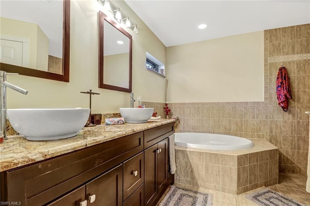 930 SW 37th Ter, Cape Coral, FL 33914 Photo