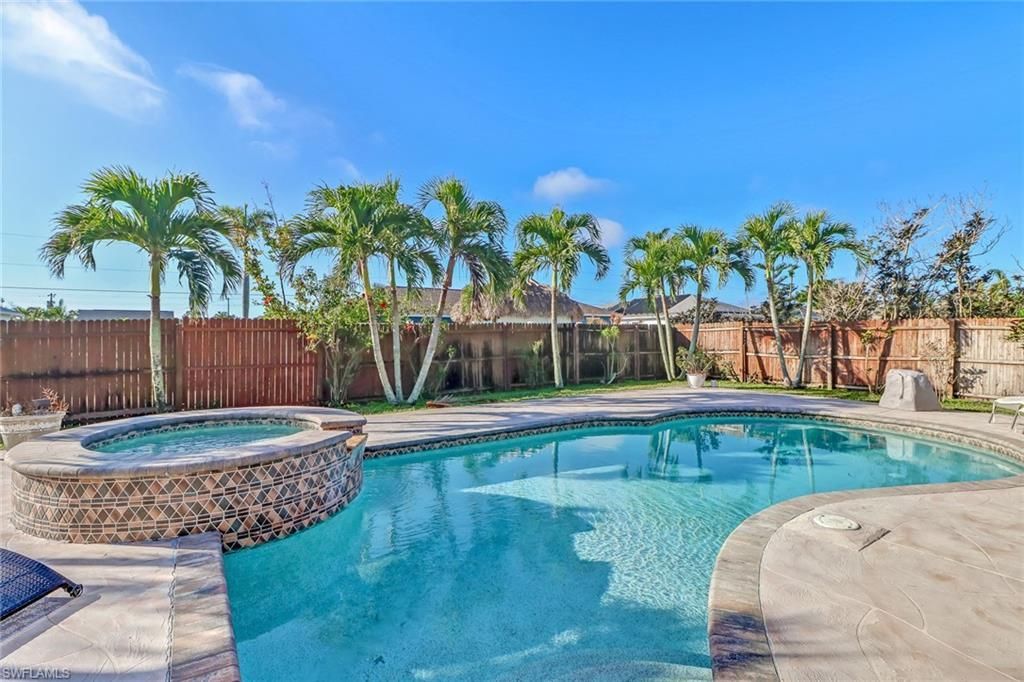930 SW 37th Ter, Cape Coral, FL 33914 Photo