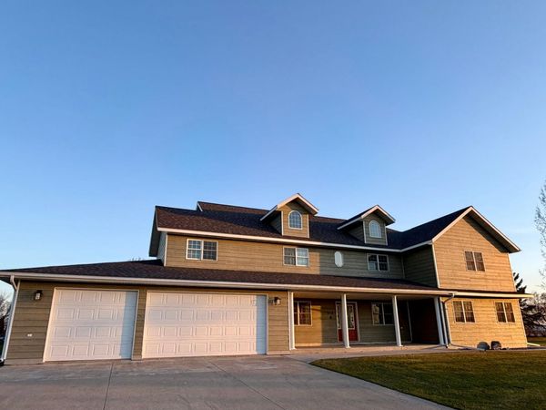310 7th Street SW, Roseau, MN 56751