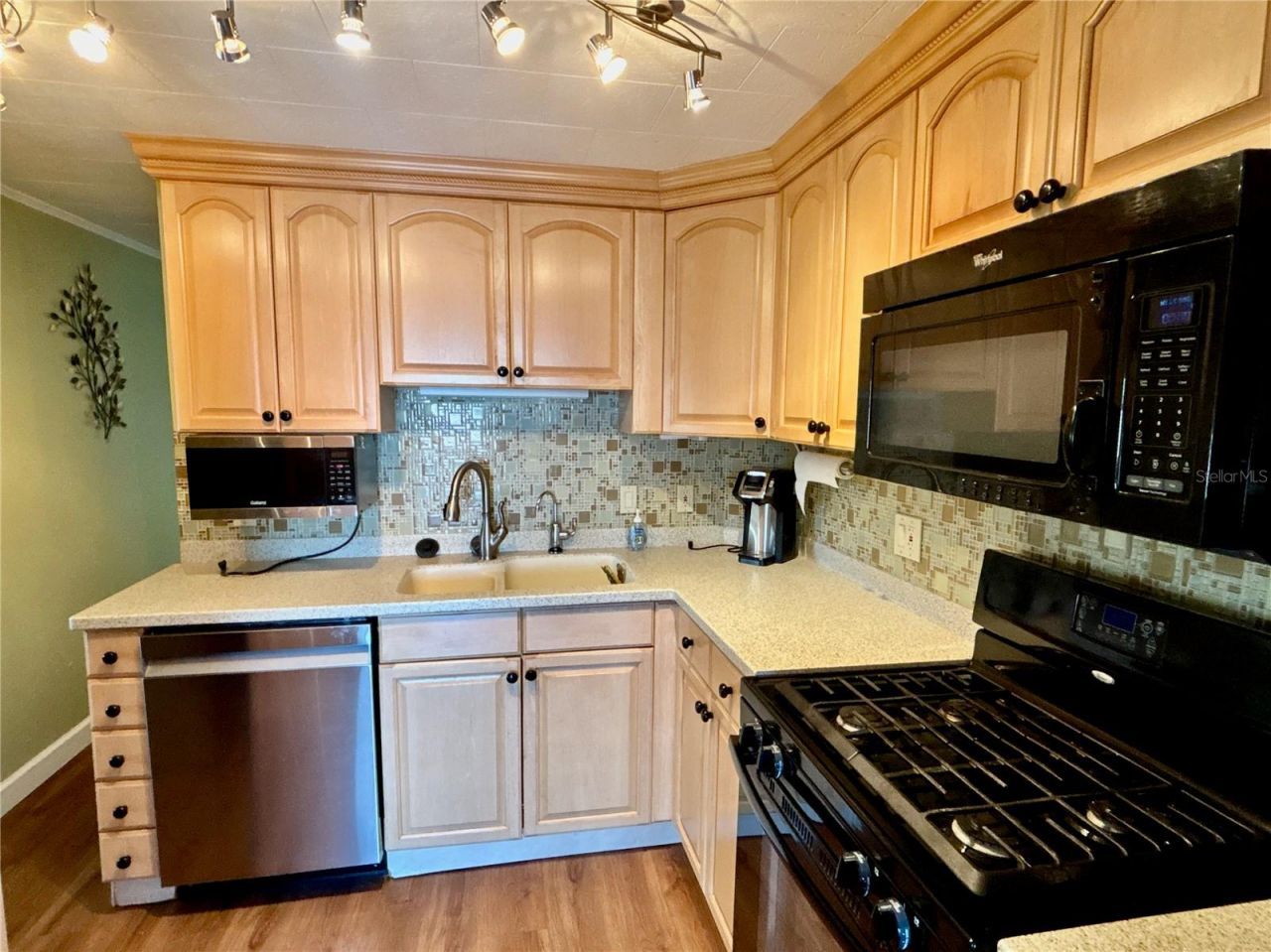 144 Americana Court Ne, Unit 218, Saint Petersburg, FL 33702 Photo