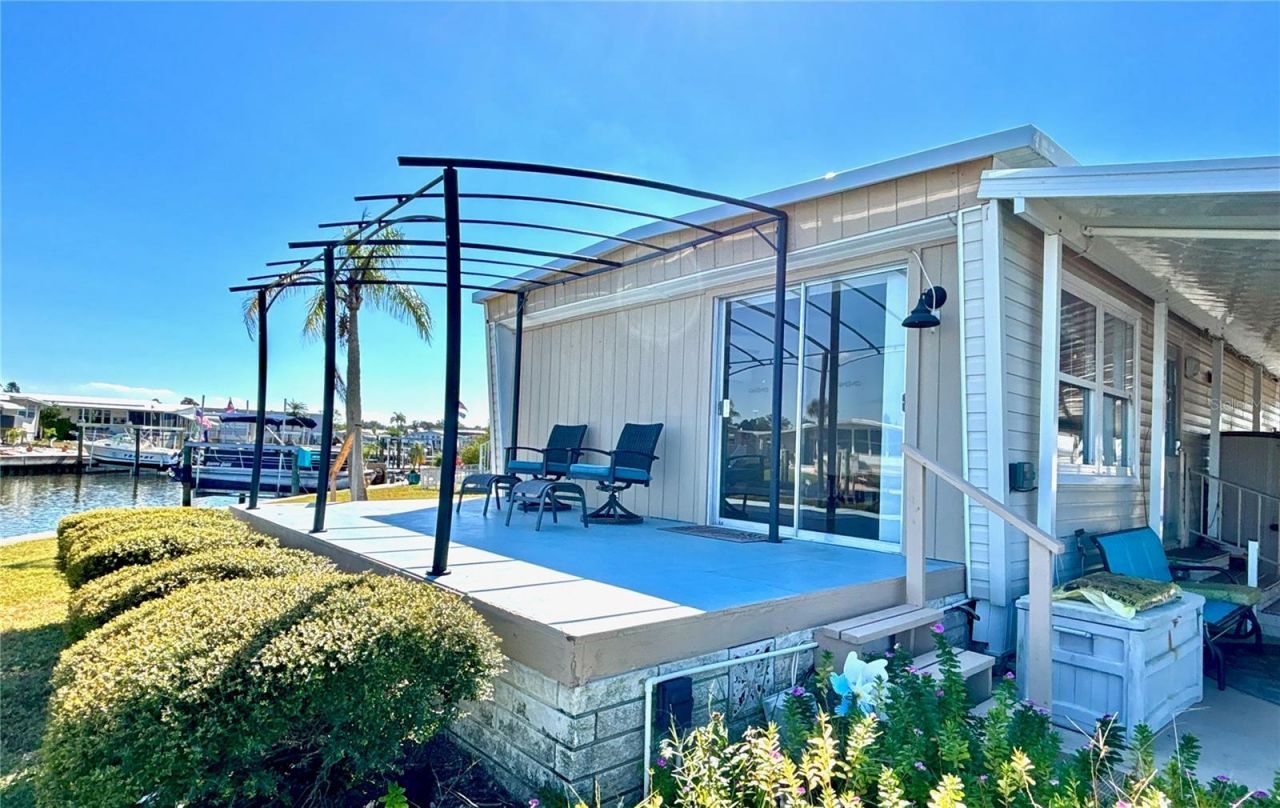 144 Americana Court Ne, Unit 218, Saint Petersburg, FL 33702 Photo