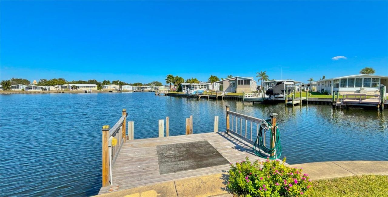 144 Americana Court Ne, Unit 218, Saint Petersburg, FL 33702 Photo