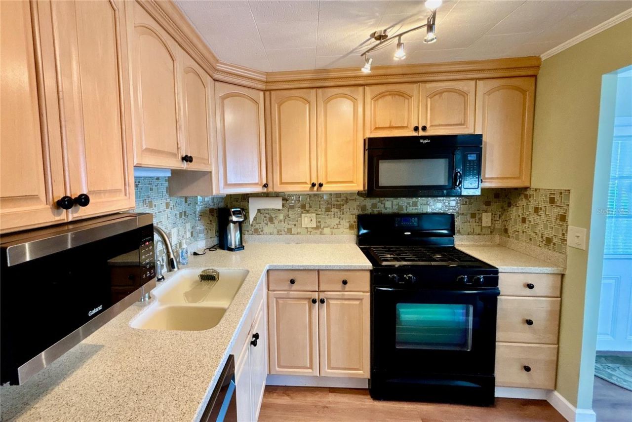 144 Americana Court Ne, Unit 218, Saint Petersburg, FL 33702 Photo