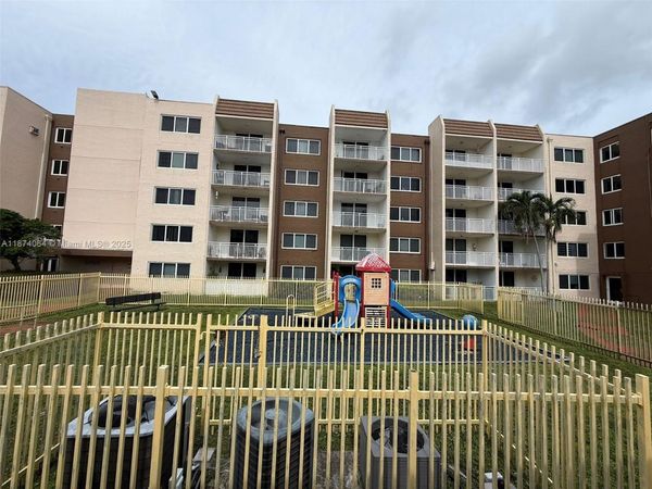 6940 Miami Gardens Dr, Unit 1-122, Hialeah, FL 33015