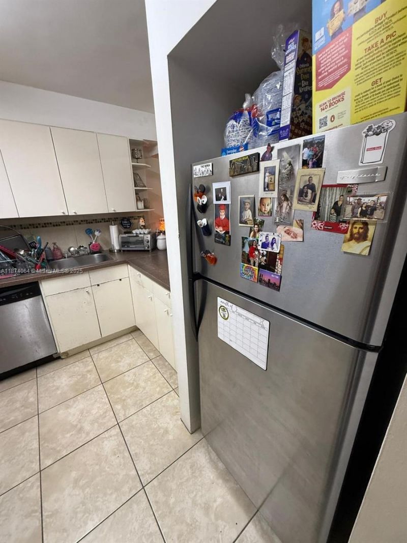 6940 Miami Gardens Dr, Unit 1-122, Hialeah, FL 33015 Photo