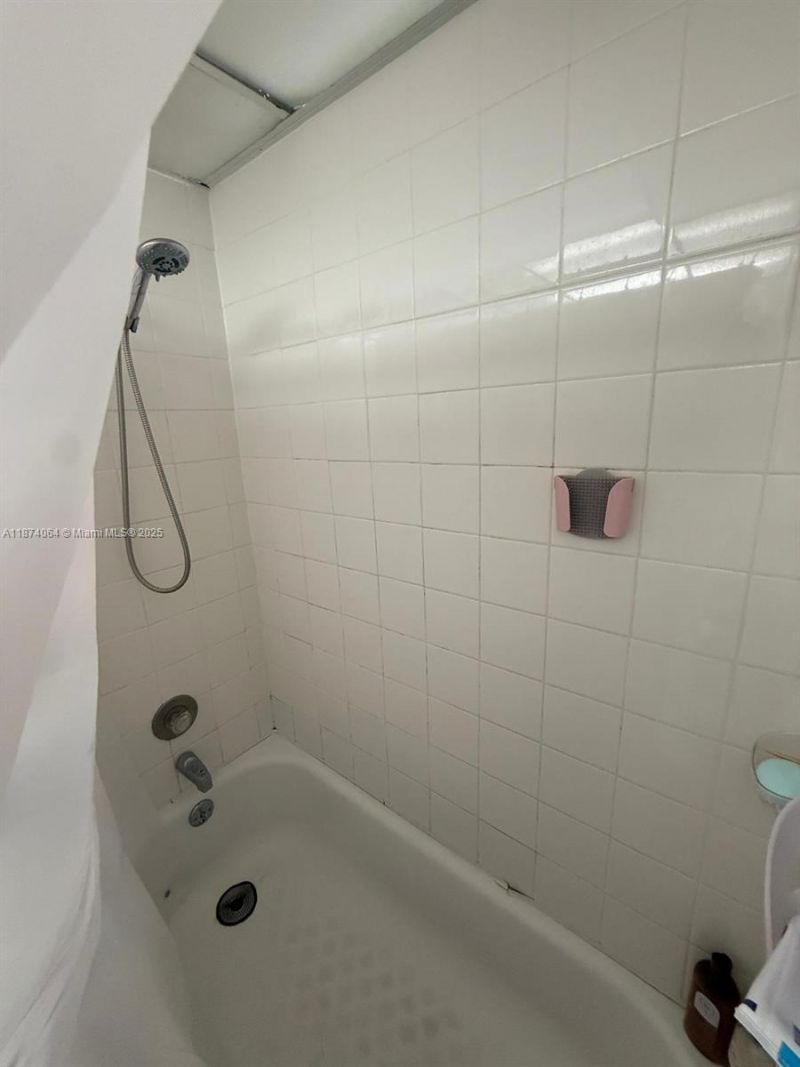 6940 Miami Gardens Dr, Unit 1-122, Hialeah, FL 33015 Photo