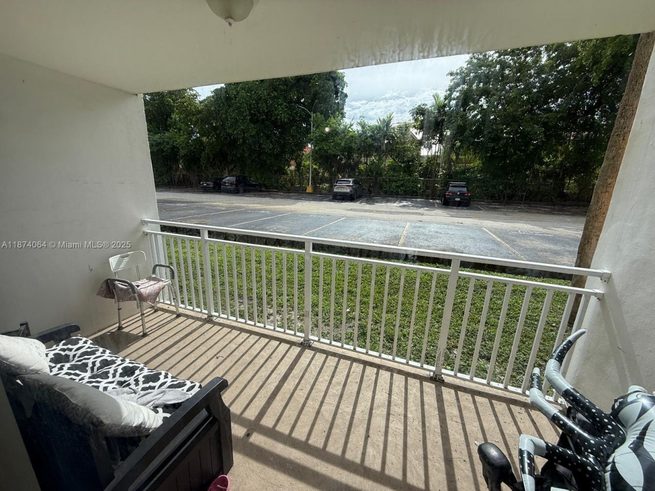 6940 Miami Gardens Dr, Unit 1-122, Hialeah, FL 33015 Photo
