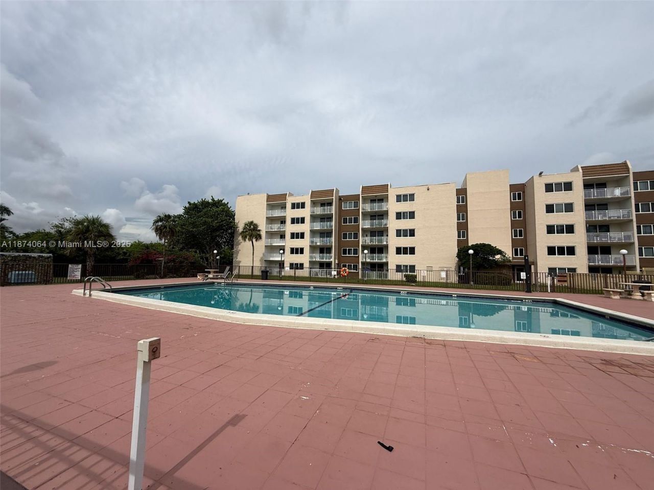 6940 Miami Gardens Dr, Unit 1-122, Hialeah, FL 33015 Photo
