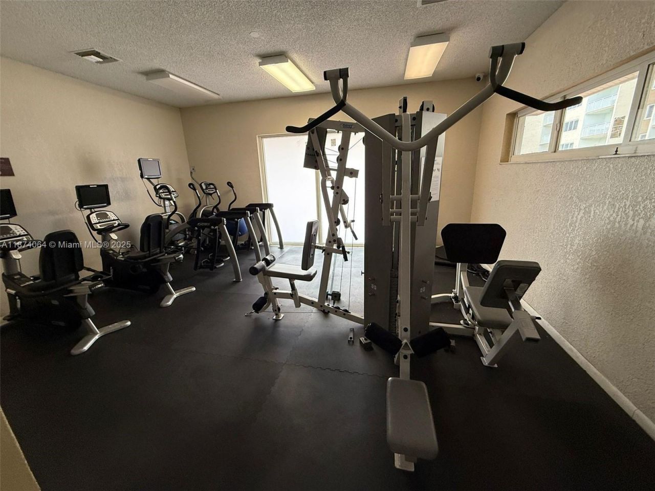 6940 Miami Gardens Dr, Unit 1-122, Hialeah, FL 33015 Photo