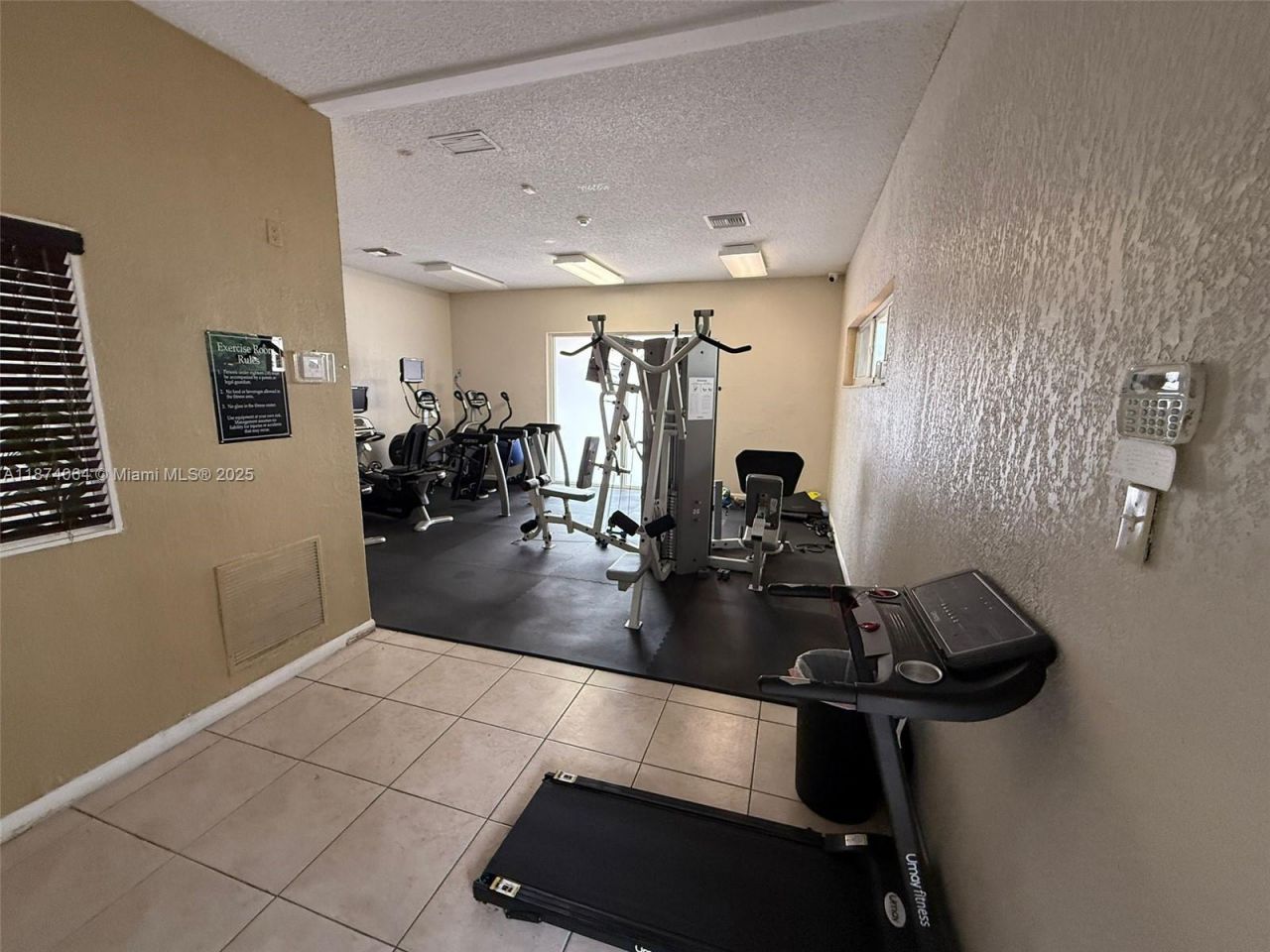 6940 Miami Gardens Dr, Unit 1-122, Hialeah, FL 33015 Photo