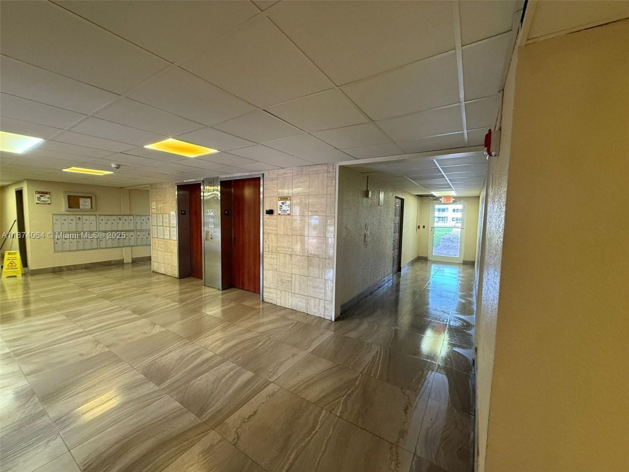 6940 Miami Gardens Dr, Unit 1-122, Hialeah, FL 33015 Photo