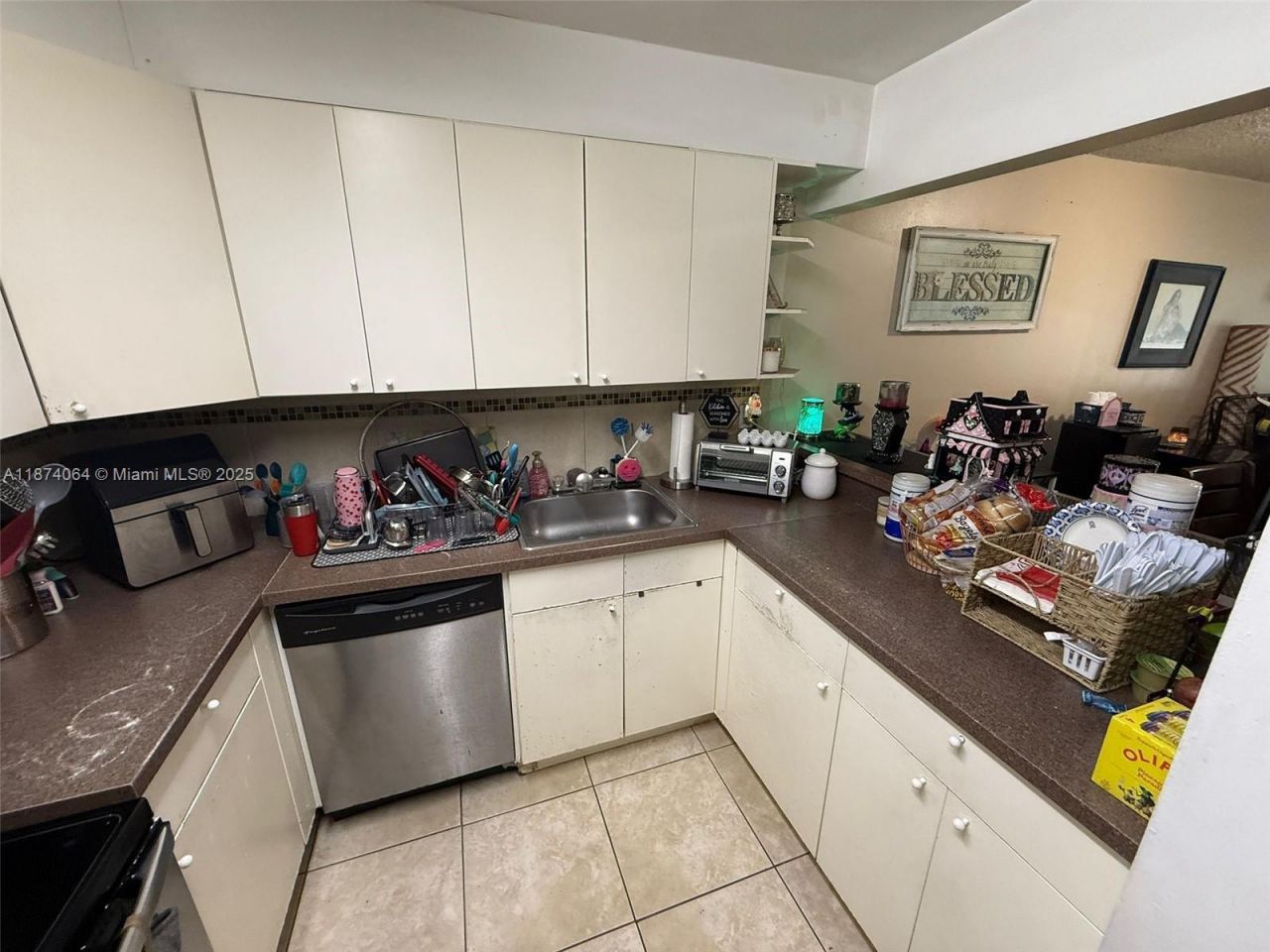 6940 Miami Gardens Dr, Unit 1-122, Hialeah, FL 33015 Photo