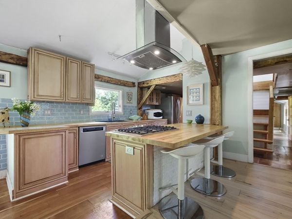 9 Castle Hill Rd, Stockbridge, MA 01262