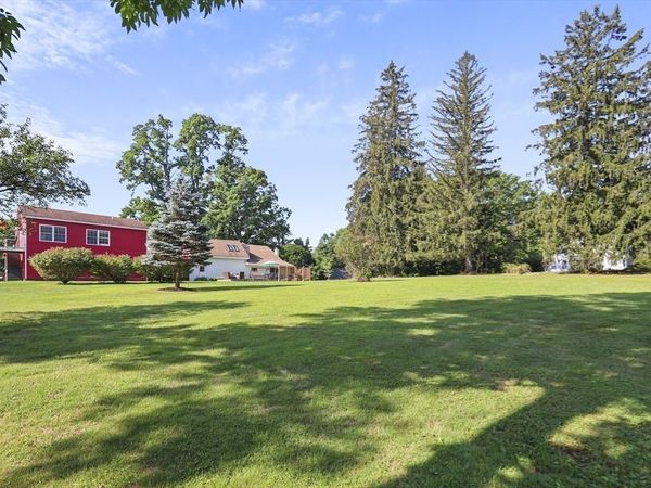 9 Castle Hill Rd, Stockbridge, MA 01262