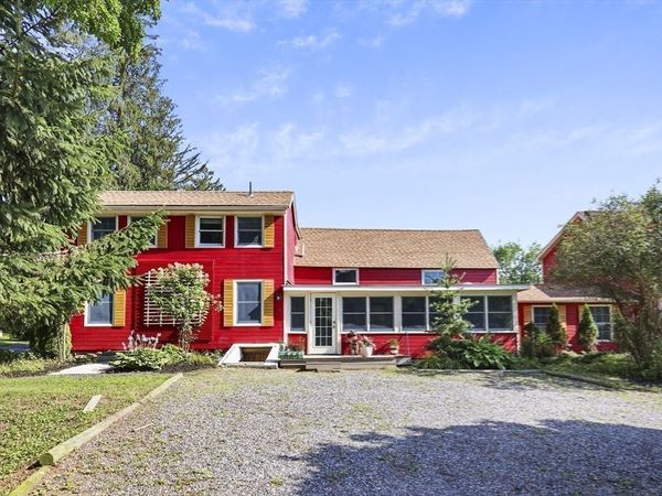 9 Castle Hill Rd, Stockbridge, MA 01262