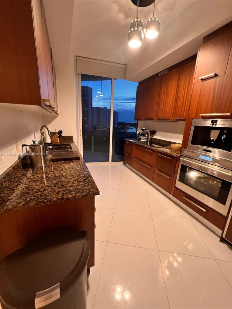 15811 Collins Ave, Unit 605, Sunny Isles Beach, FL 33160 Photo