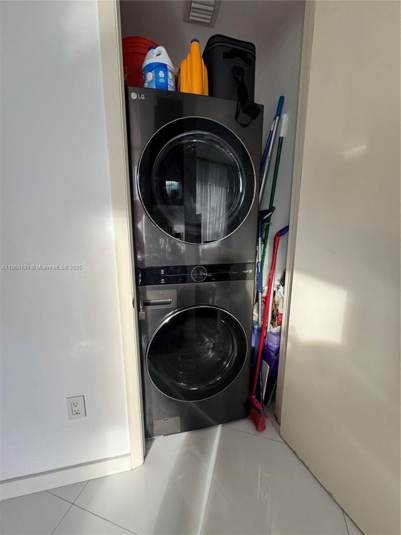 15811 Collins Ave, Unit 605, Sunny Isles Beach, FL 33160 Photo