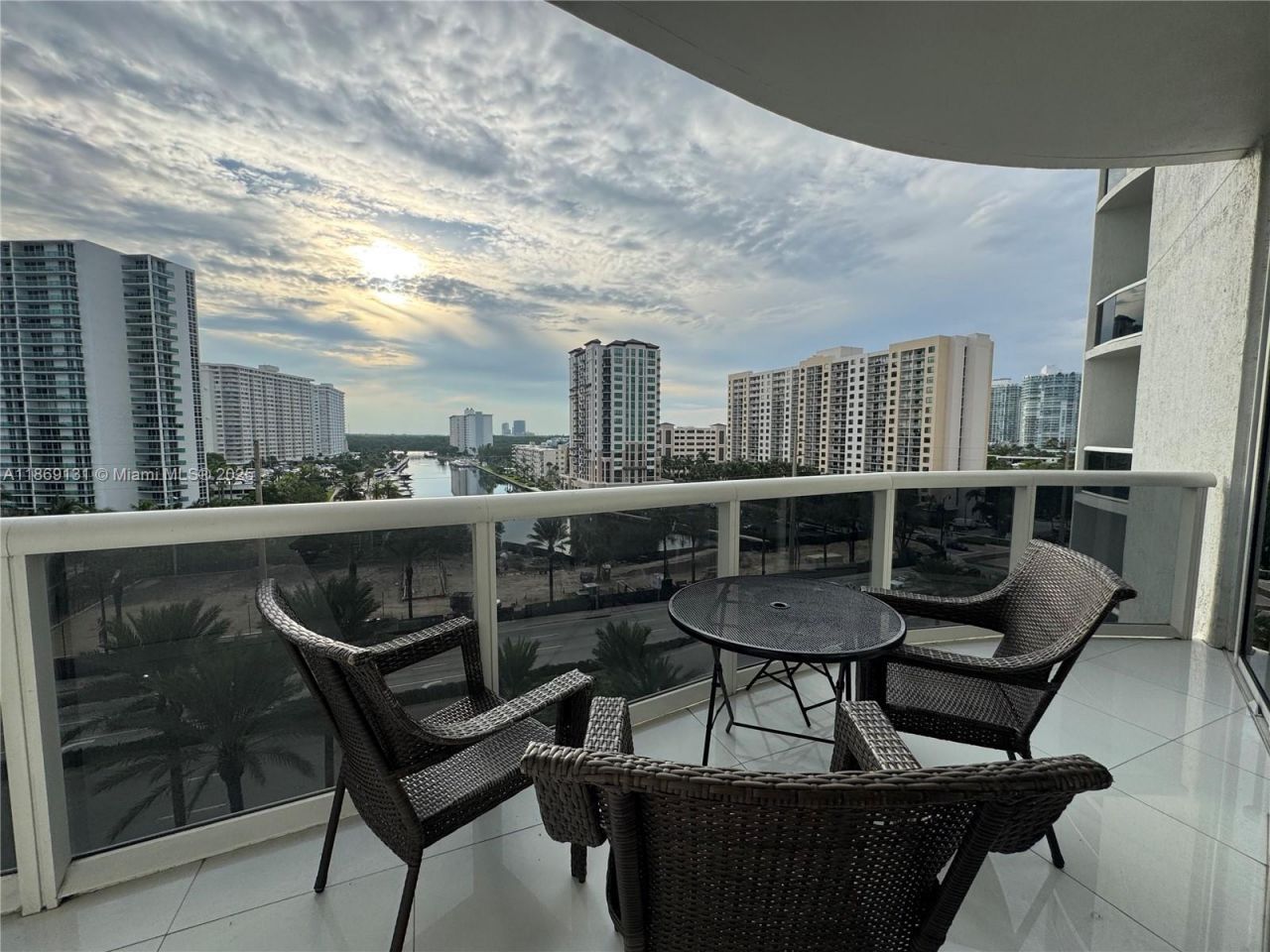 15811 Collins Ave, Unit 605, Sunny Isles Beach, FL 33160 Photo