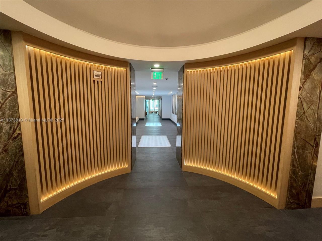 90 SW 3rd St, Unit 1809, Miami, FL 33130 Photo