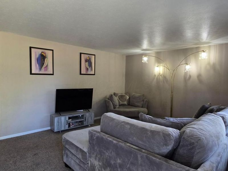 4904 Almont Drive, Columbus, OH 43229 Photo 2