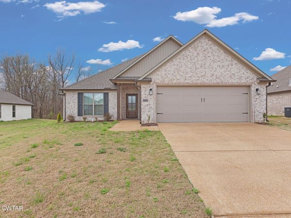 404 Fairway Boulevard, Jackson, TN 38305