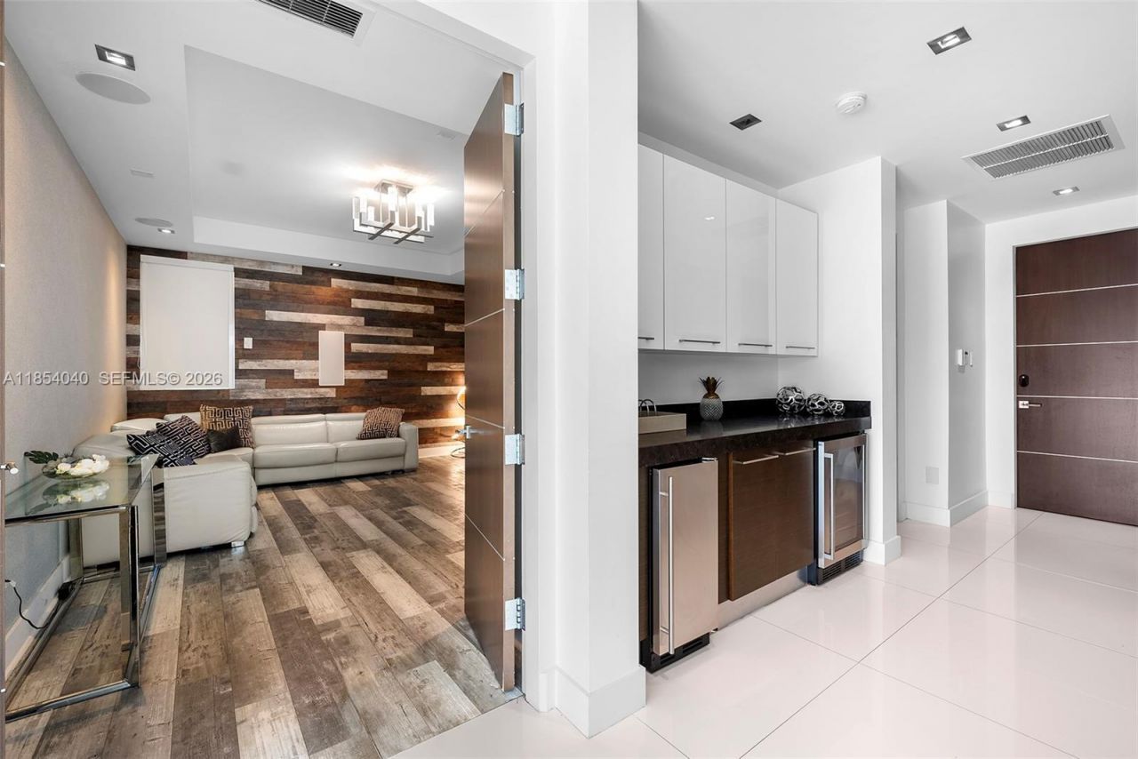 300 Royal Plaza Dr, Fort Lauderdale, FL 33301 Photo