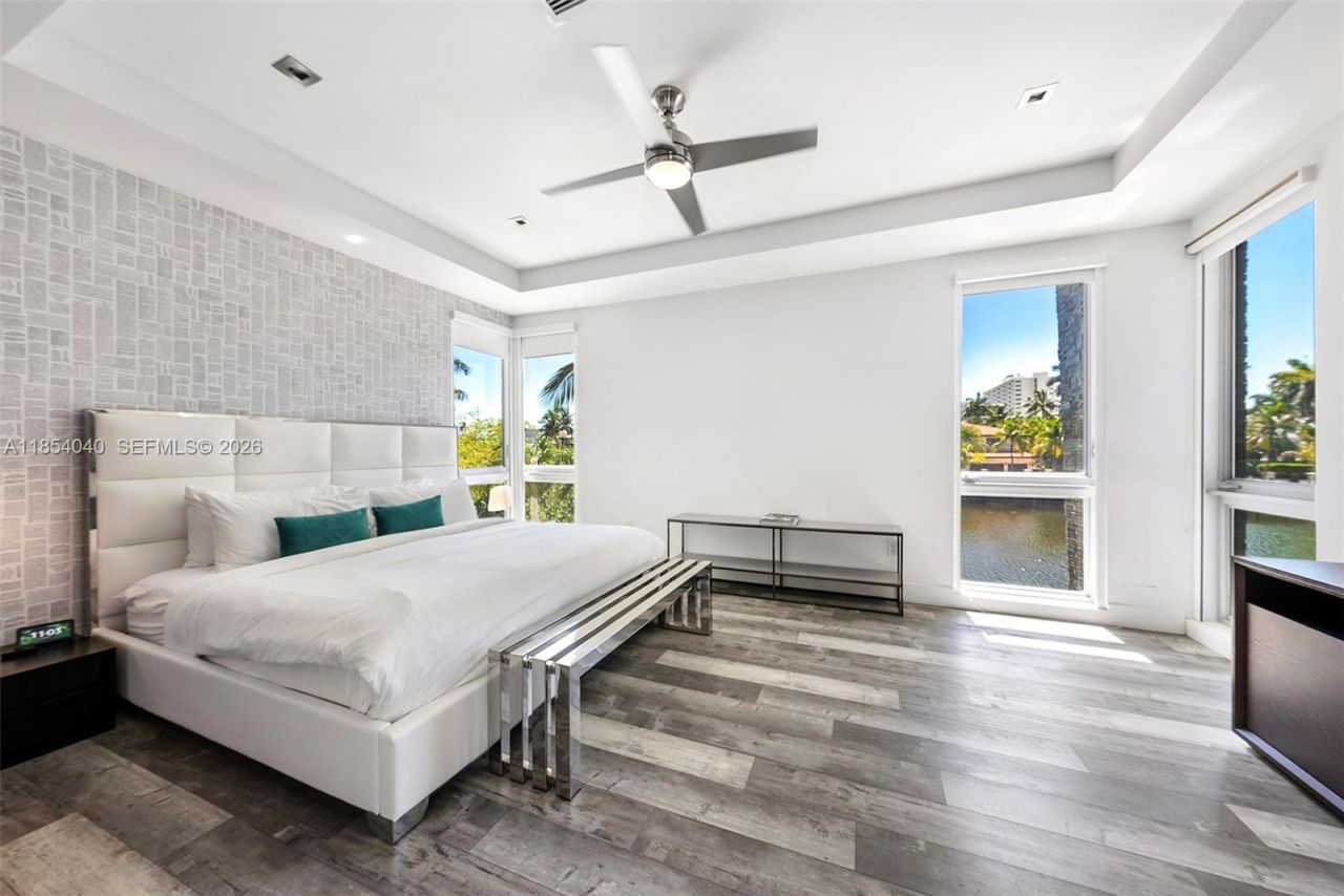 300 Royal Plaza Dr, Fort Lauderdale, FL 33301 Photo