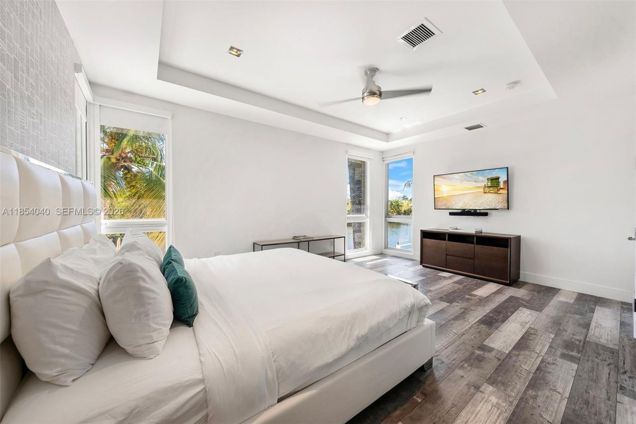 300 Royal Plaza Dr, Fort Lauderdale, FL 33301 Photo