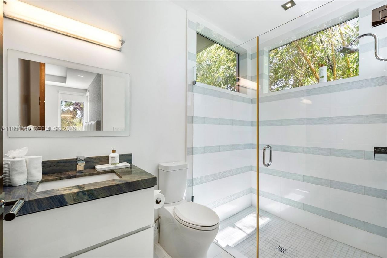 300 Royal Plaza Dr, Fort Lauderdale, FL 33301 Photo