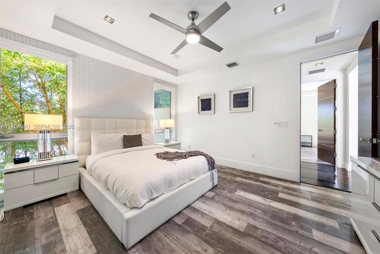 300 Royal Plaza Dr, Fort Lauderdale, FL 33301 Photo