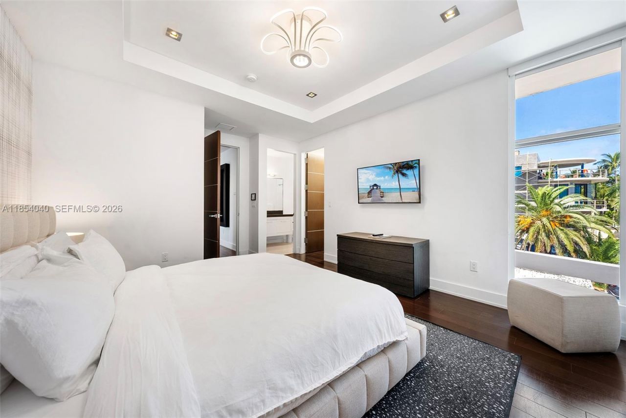 300 Royal Plaza Dr, Fort Lauderdale, FL 33301 Photo